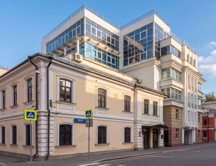 Нежилое помещение,  пл. 391,1 кв. м., кадастровый номер: 77:01:0001029:4076, расположенное на первом этаже многоквартирного дома по адресу: г. Москва, вн. тер. г. м.о. Басманный, Лялин переулок, д. 19, корп. 1, пом. 5/1.